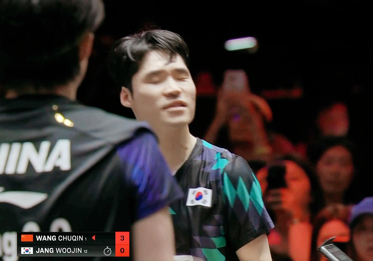 突发！张禹珍又要了医疗暂停。
说自己被吵的头疼。

王楚钦都懵了。

第一局
王