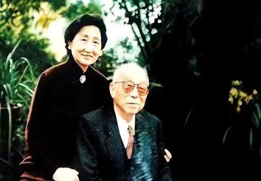 少帅张学良，活到101岁，晚年得意地说：“我跟你讲这个，全世界的算在一起，白种人