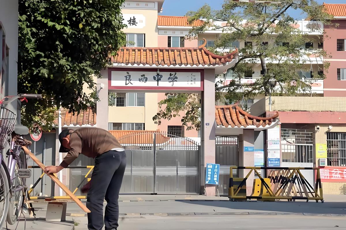 我外甥是湖南师范大学的硕士研究生，通过人才引进的方式，是广东省恩平市一所乡镇初中