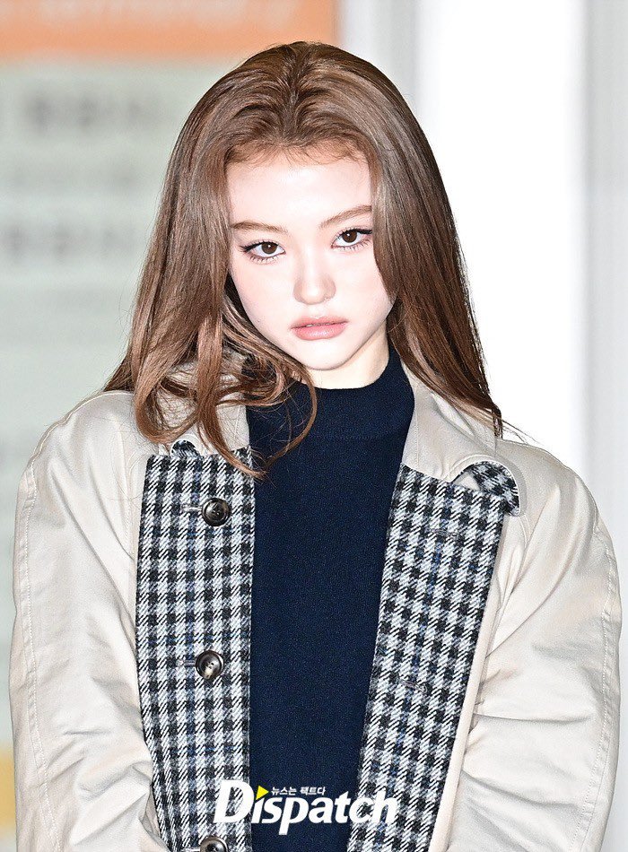 巴黎时装周｜机场出发照ELLA —— MiuMiu 2026 春夏大秀秋日ELL