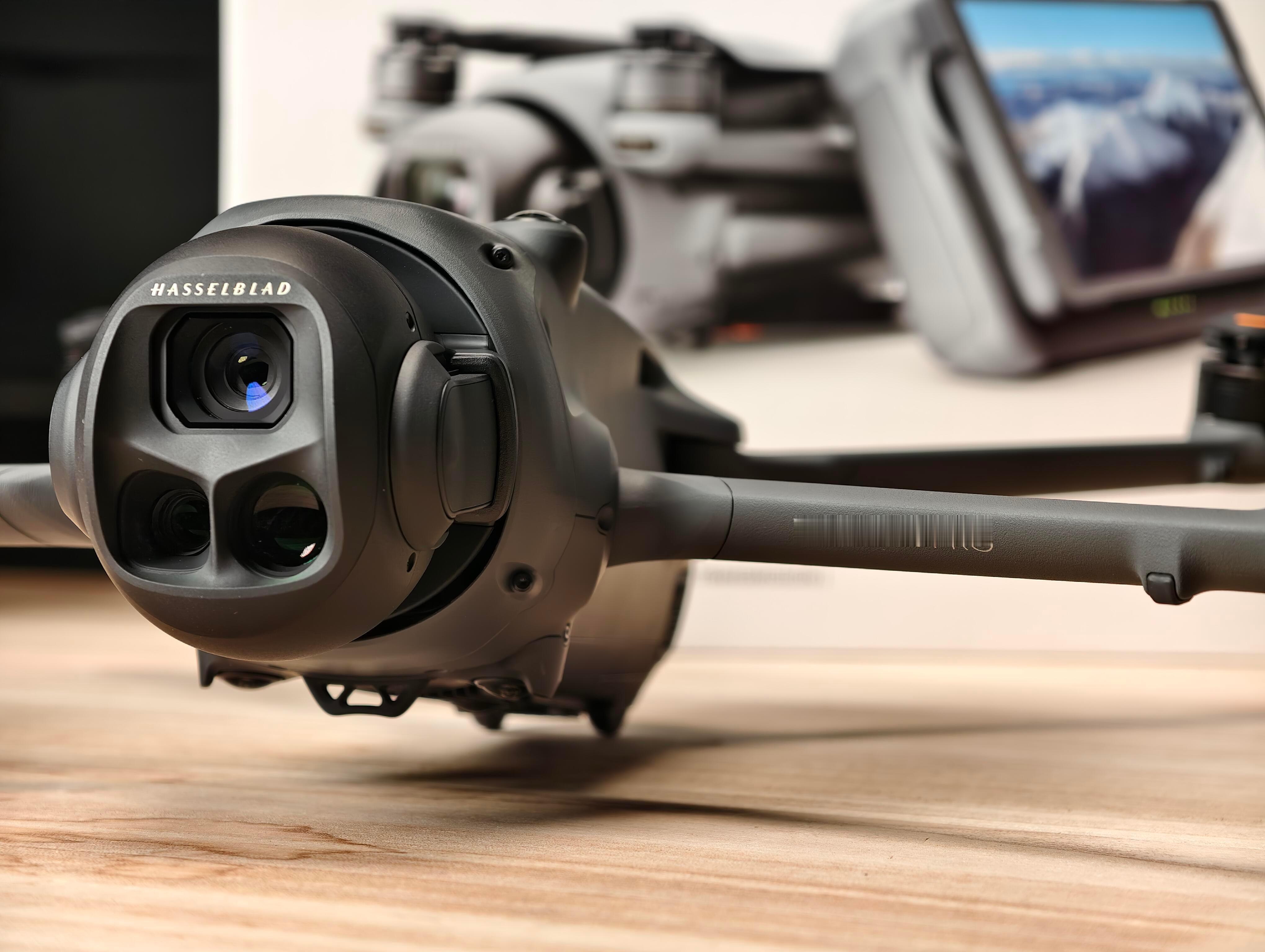 大疆DJI Mavic 4 Pro三摄旗舰影像[话筒]一亿像素 4/3 CMOS