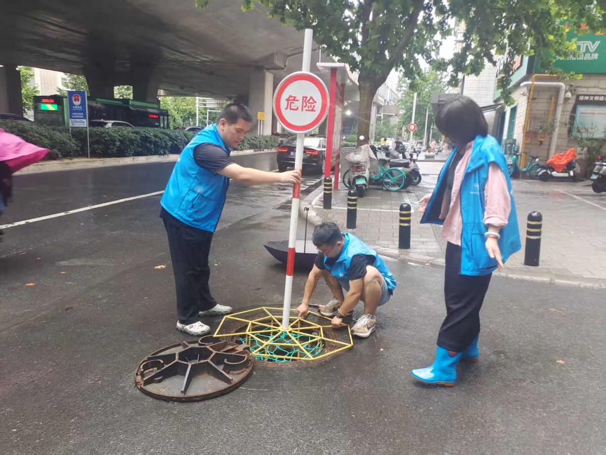 林山寨街道农业银行社区：雨歇隐患存 排查不停步