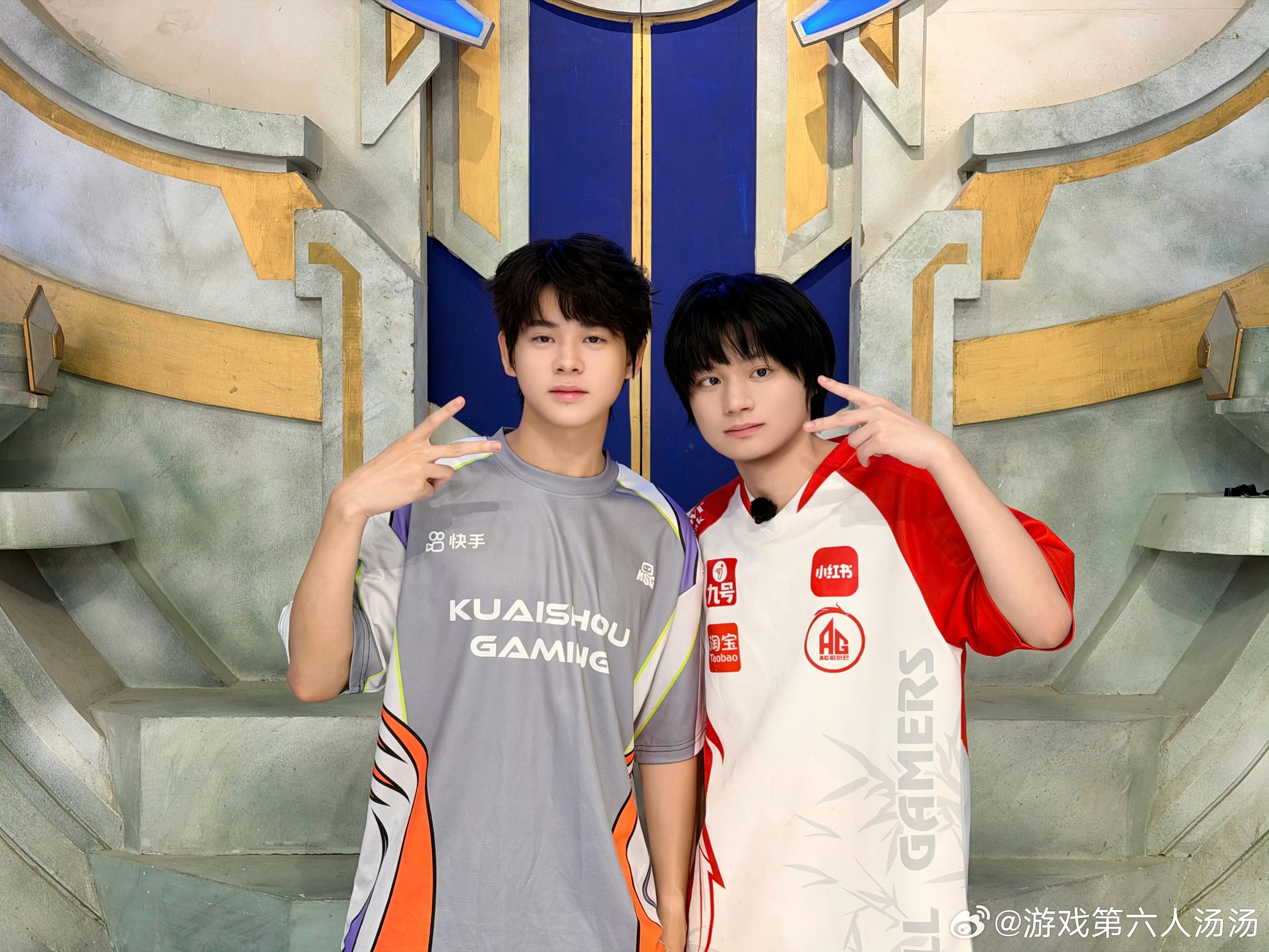 长生流浪合照好朋友见面合照必须安排上~也太阔爱了吧，大家赶紧存图！ 