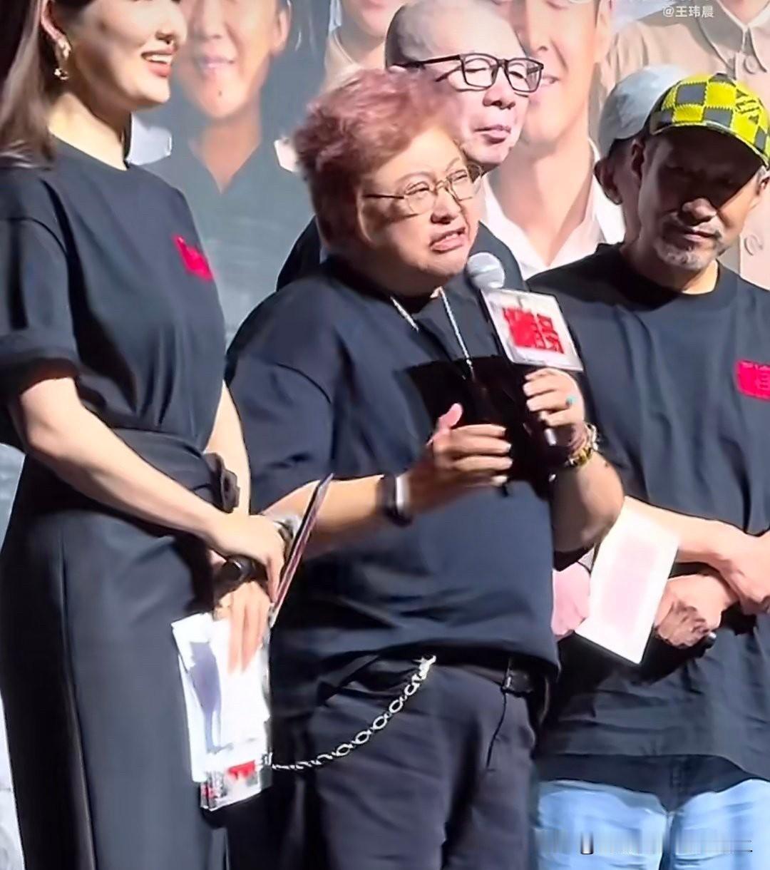 冯小刚以前提到：中国电影垃圾遍地，一定和垃圾观众有关系。

如果观众不去捧场烂片