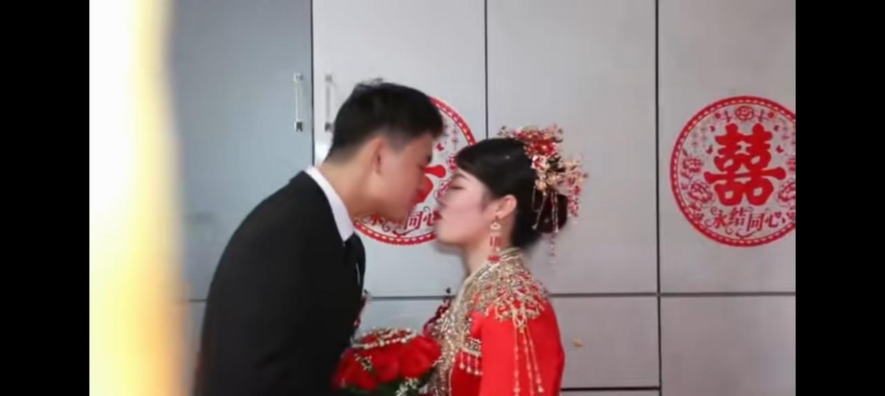 娶个大自己16岁的老婆幸福？我看未必。
短期行，因为女的40男的24，大差不差黑