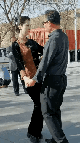 论松弛感，还得是广场上的阿姨们，我学废了！