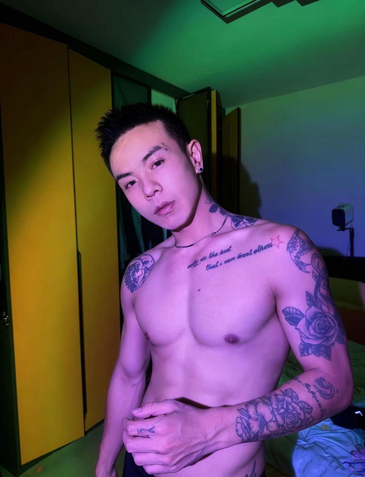 你连最爱吃的东西都能忍住不吃，最想见的人，对你来说也不足挂齿