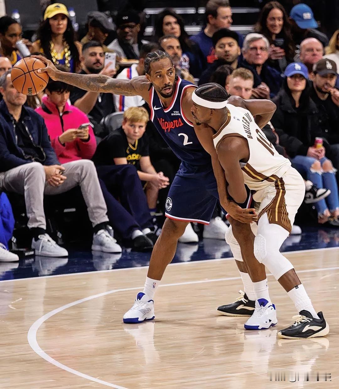 伦纳德右脚扭伤、哈登左肩酸痛、祖巴茨大概率留队，感觉快船球迷的天要塌了！！

伦