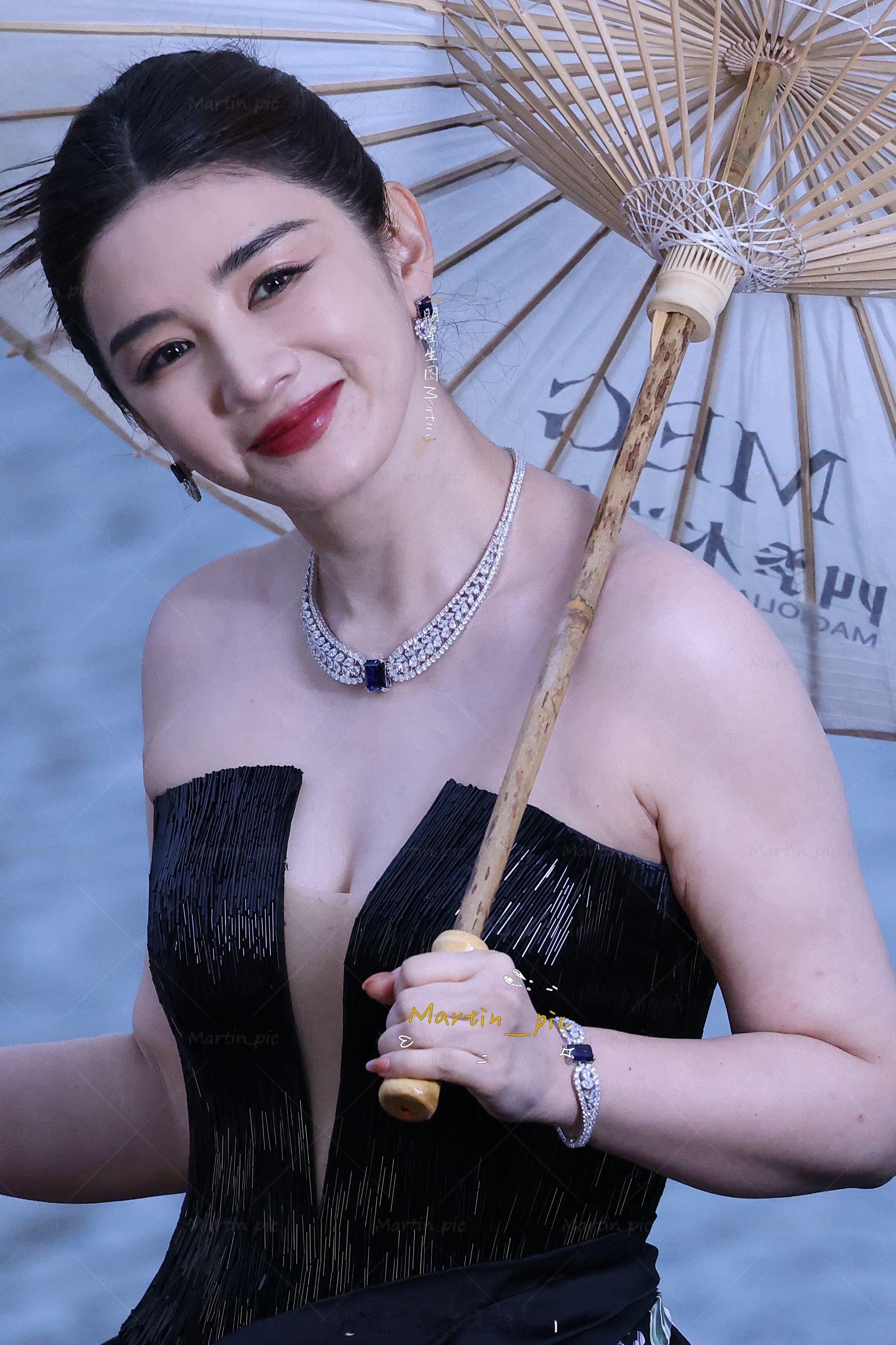 黄奕 黄奕濮院芭莎盛典生图 姐姐状态极佳芭莎艺术年度美学盛典