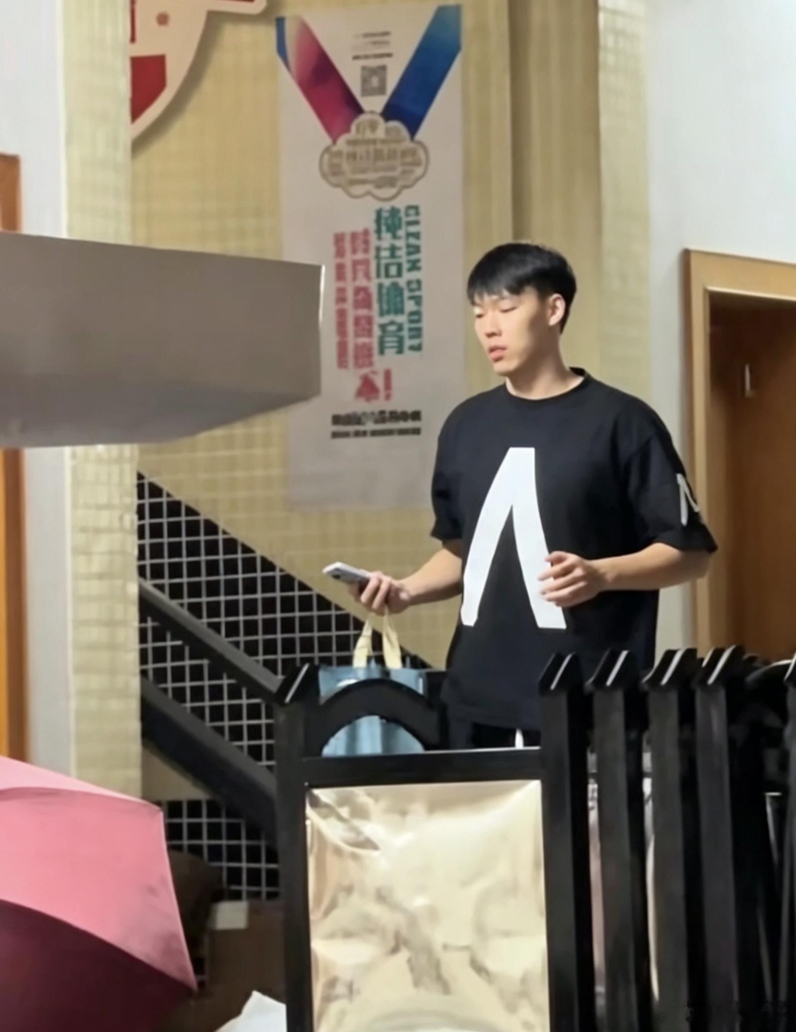 好久不见，此前在广州养伤康复的张昊目前已回到宏远俱乐部，下赛季有机会重返赛场吗？