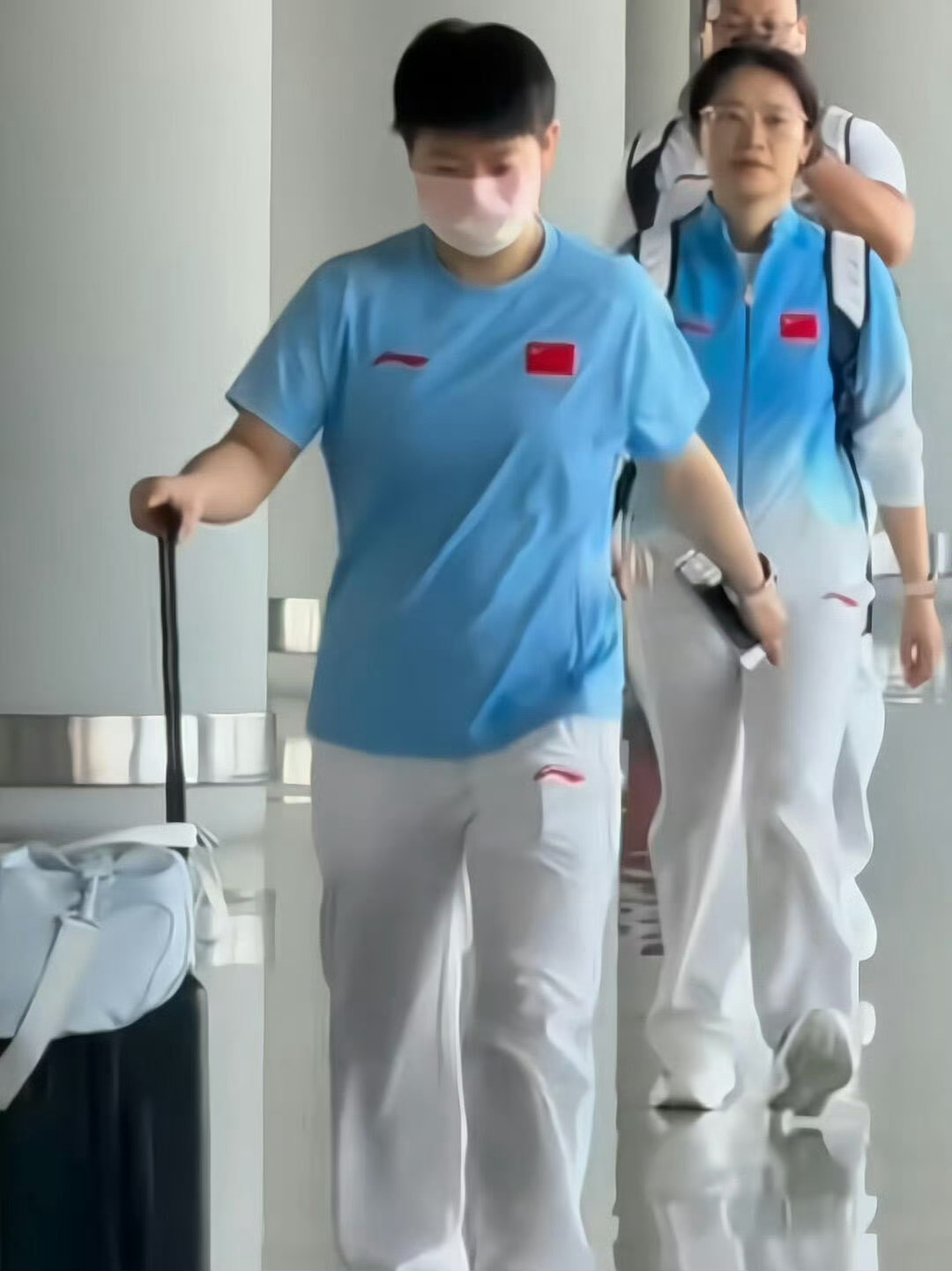 孙颖莎带伤出征亚运孙颖莎带着伤病奔赴名古屋亚运会，开启自己第三届亚运之旅。长期高