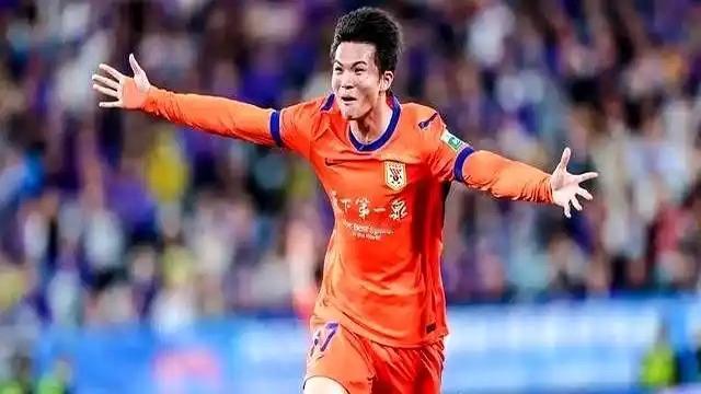 轰入惊天世界波，
技惊四座赞美多。
中超小将陈泽仕，
未来可期会如何。