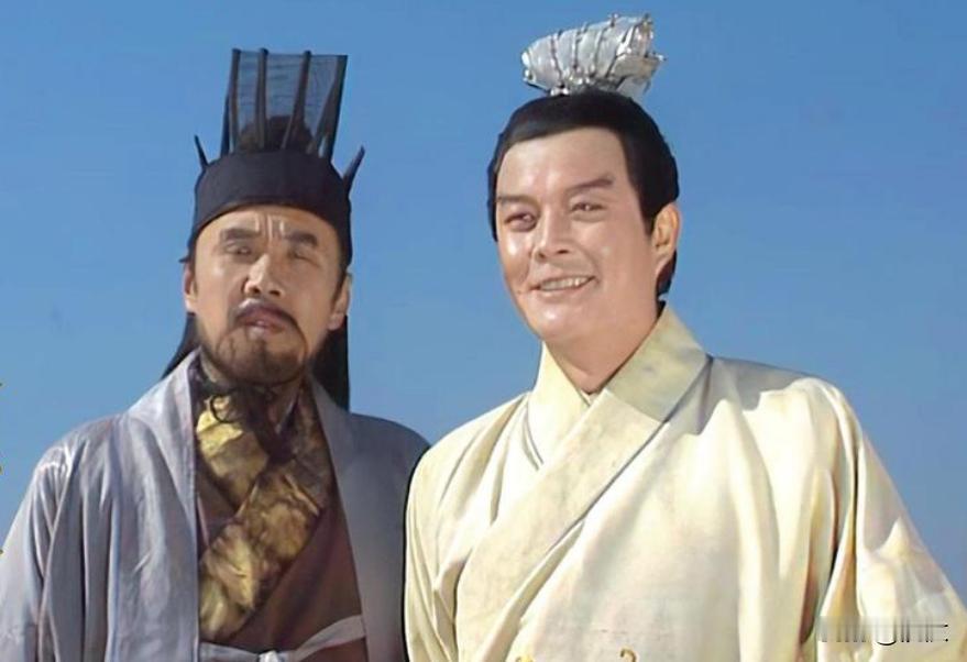 鲁肃是个有钱人啊！

周瑜当年为居巢长的时候缺粮，听说鲁肃有钱还乐善好施，于是向