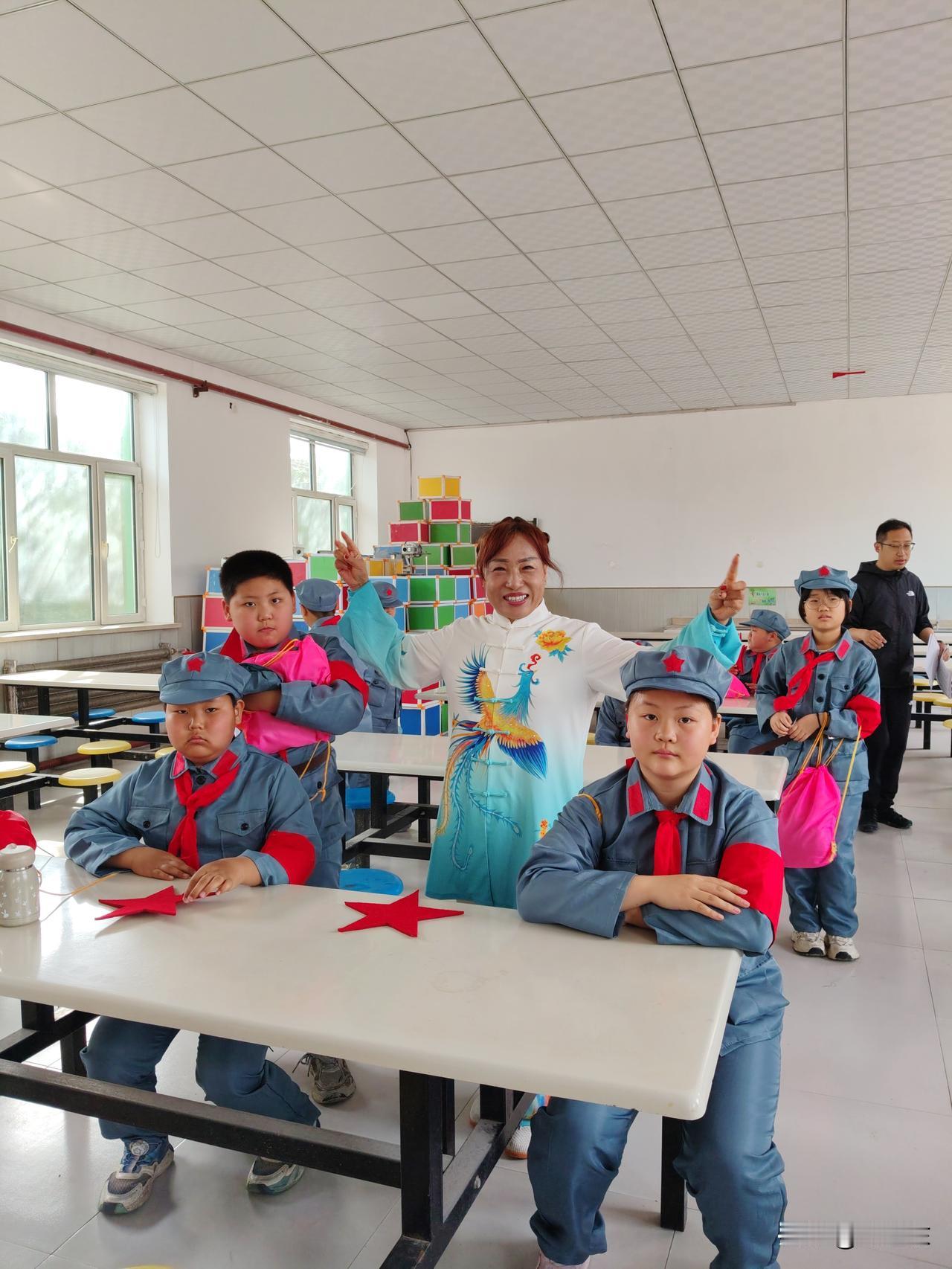 磨一剑
蟾宫折桂祈愿时，
岂止李杜会作诗。
千军万马独木桥，
请续句……
（扎根