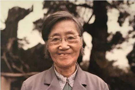 她为祖国拒绝诺贝尔奖，“抛夫弃子”隐姓埋名30年之久，却被世人遗忘。所有人都知邓