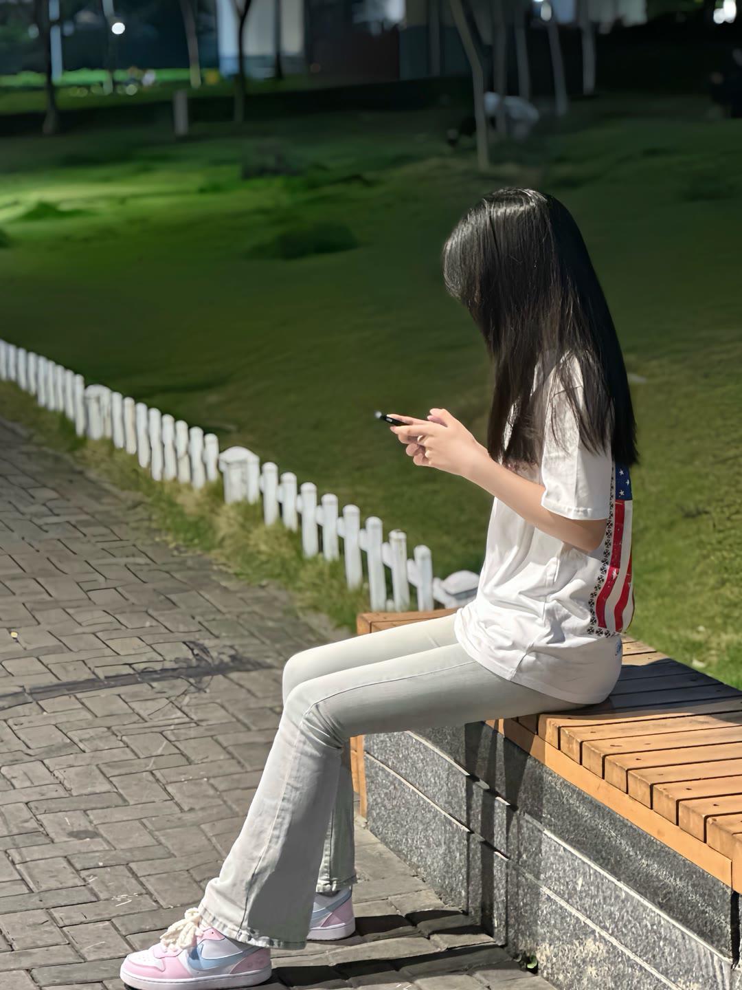 这么晚一人在公园不害怕吗