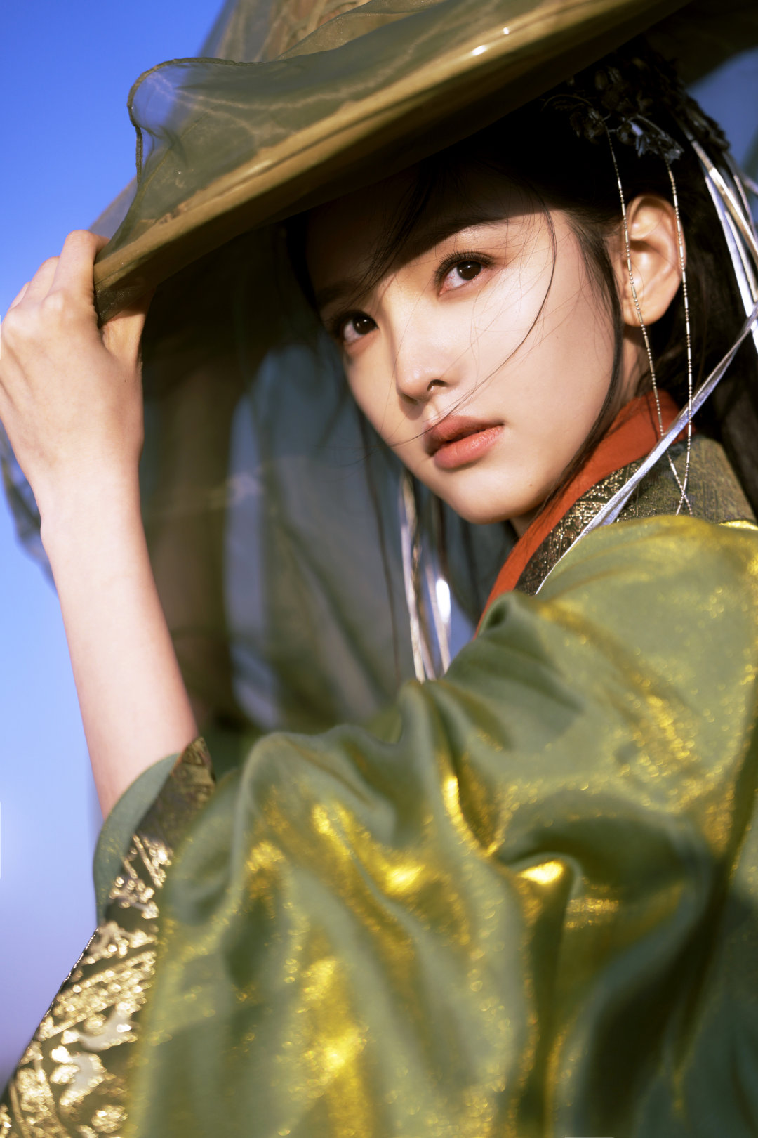 章若楠绿衣古风写真有 好像肆意潇洒的画中仙呀，绿衣古风造型真的绝美，或许可以看到