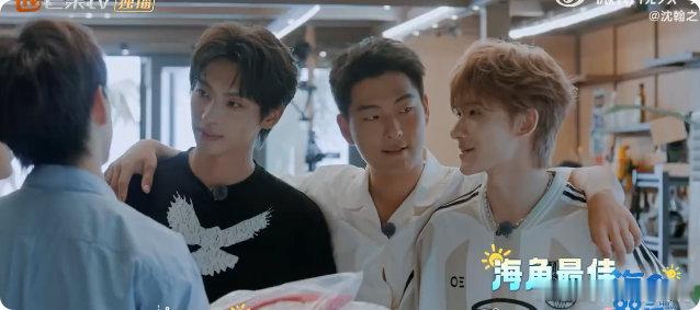 苏醒集邮时代峰峻三代 苏醒这是把时代峰峻三代互动玩出花了！夸过马嘉祺，合作过登陆