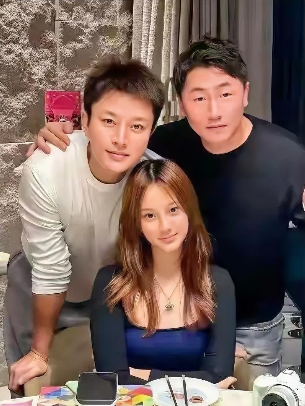 甜馨也太美了吧，完全继承了爸妈的好基因。