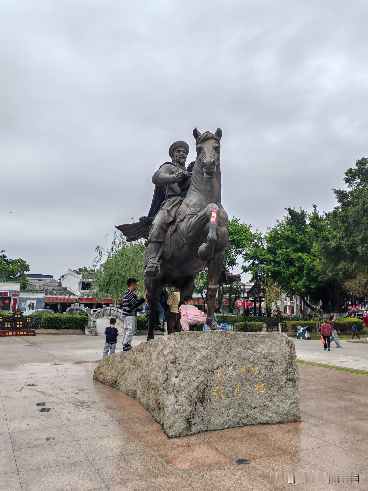 钦州刘永福旧居
    开着房车去流浪广西钦州第三站：刘永福旧居
   刘永福旧