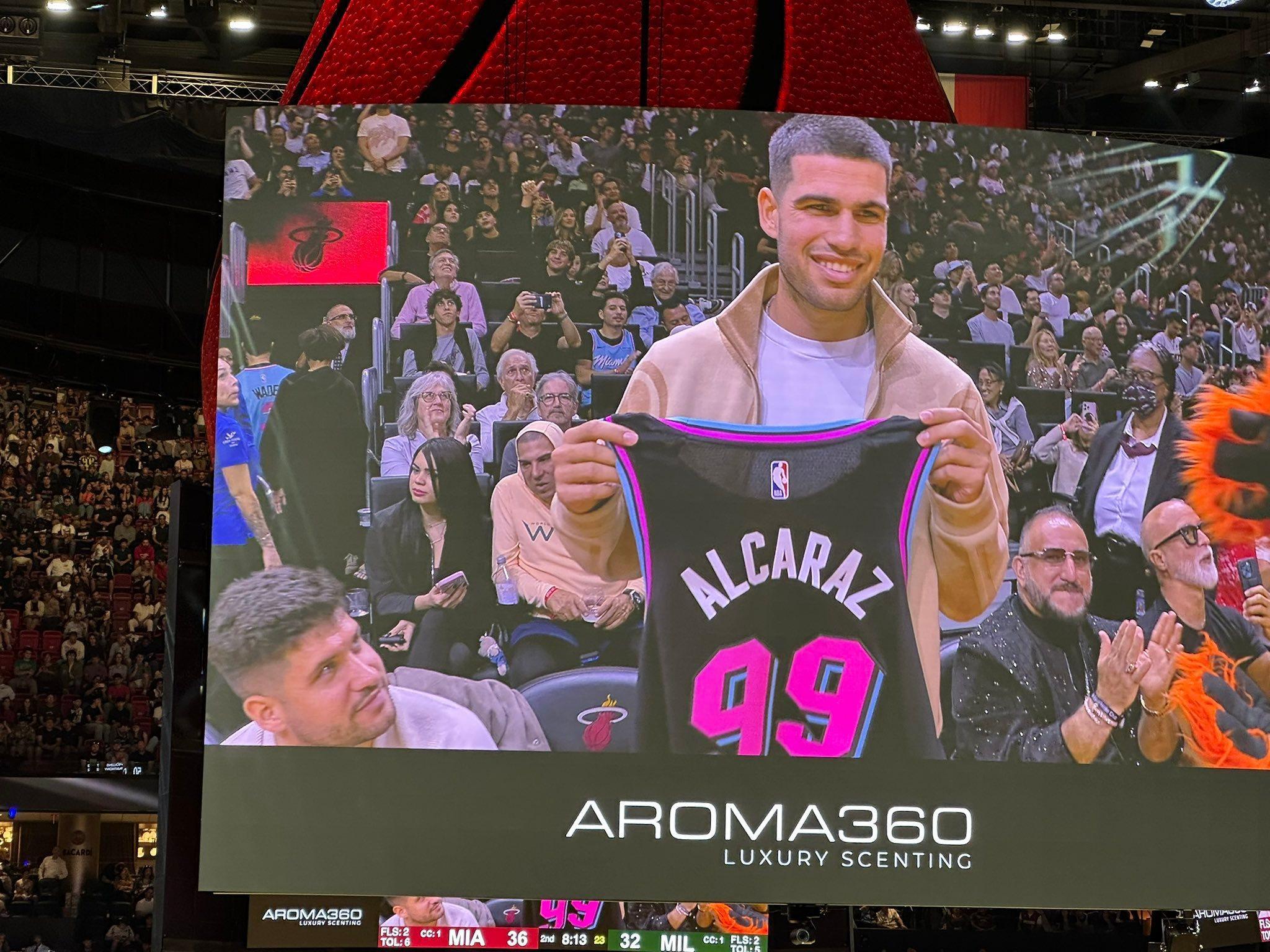 阳光迈阿密 阿卡的休假生活：看nba 、和大师兄碰了个面、钓鱼 