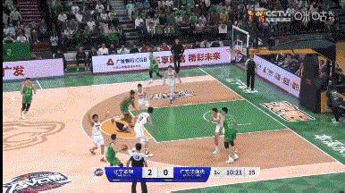 张镇麟虽然国际大赛抱头鼠窜，但是在CBA还是可以扣个篮装装b哦[捂脸]
没有对比