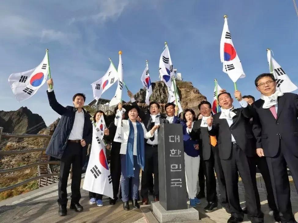 韩国独岛经验适用于钓鱼岛吗：
一，将本土居民的户籍迁至独岛，韩国民间有很多人自发