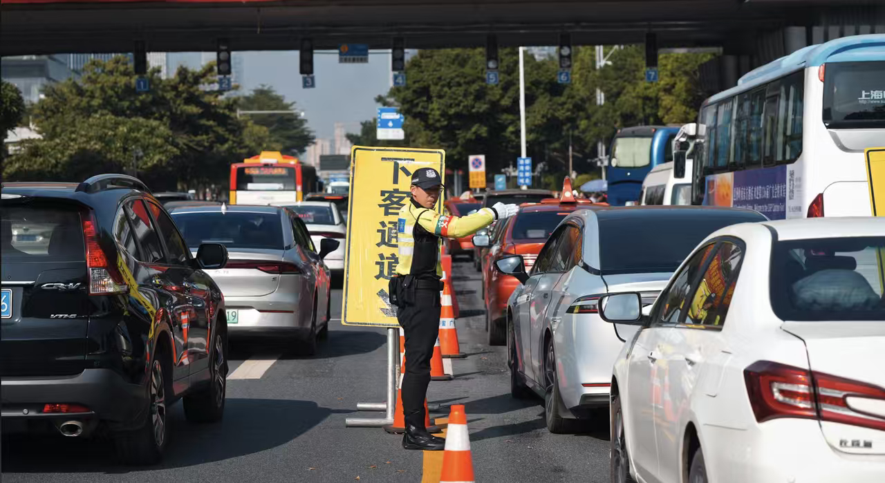 现在很多车圈达人的活动，都特别爱选在珠海，为什么捏？我看啊，广-珠这条全程120