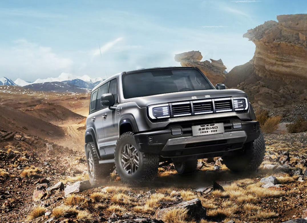 比城市猎人版更野性？新北京BJ40刀锋英雄版官图，定名“刀锋英雄·穿越者”。
刀