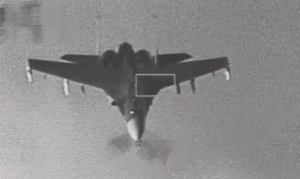 F-16V这个飞机也能吹啊？我方军演，台媒大肆鼓吹F-16V「狙击手」荚舱　苏紫