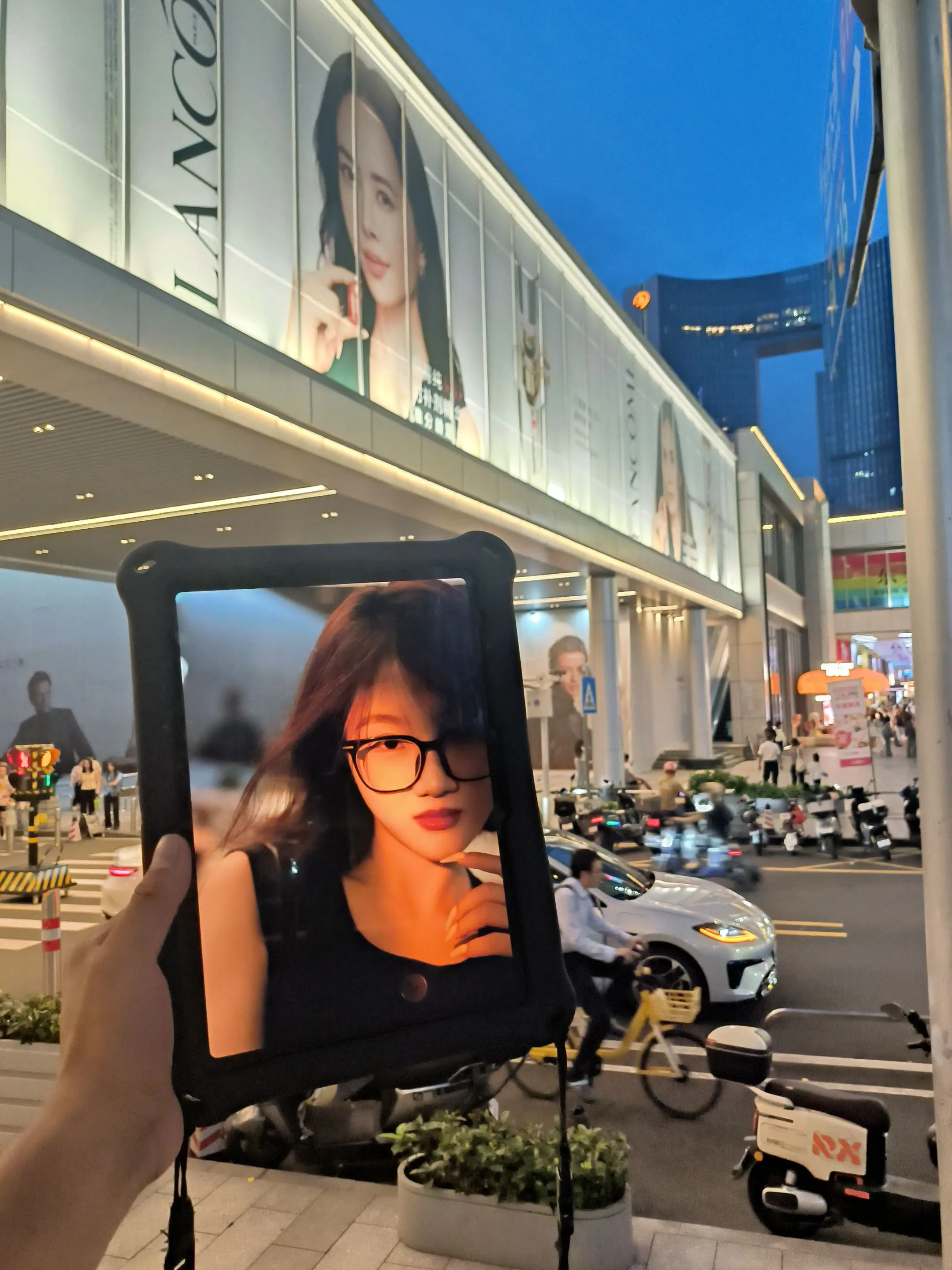 东莞汇一城夜景街拍来了。