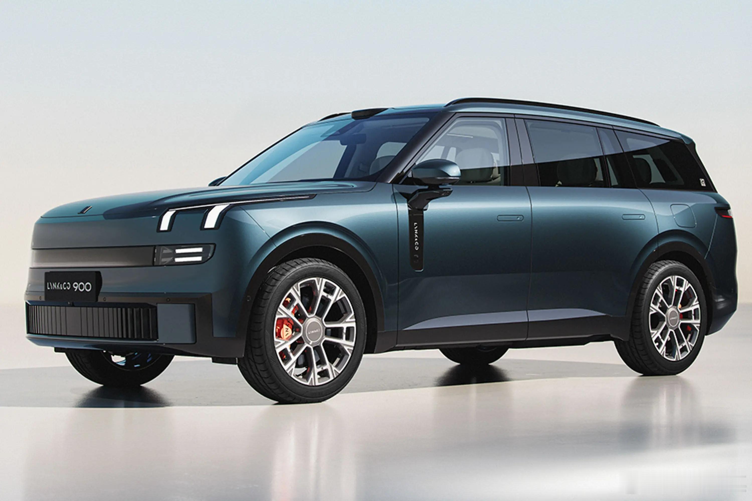 领克 900 算是把家庭用车的核心需求摸得很透。三排空间舒展，二排旋转对坐 + 