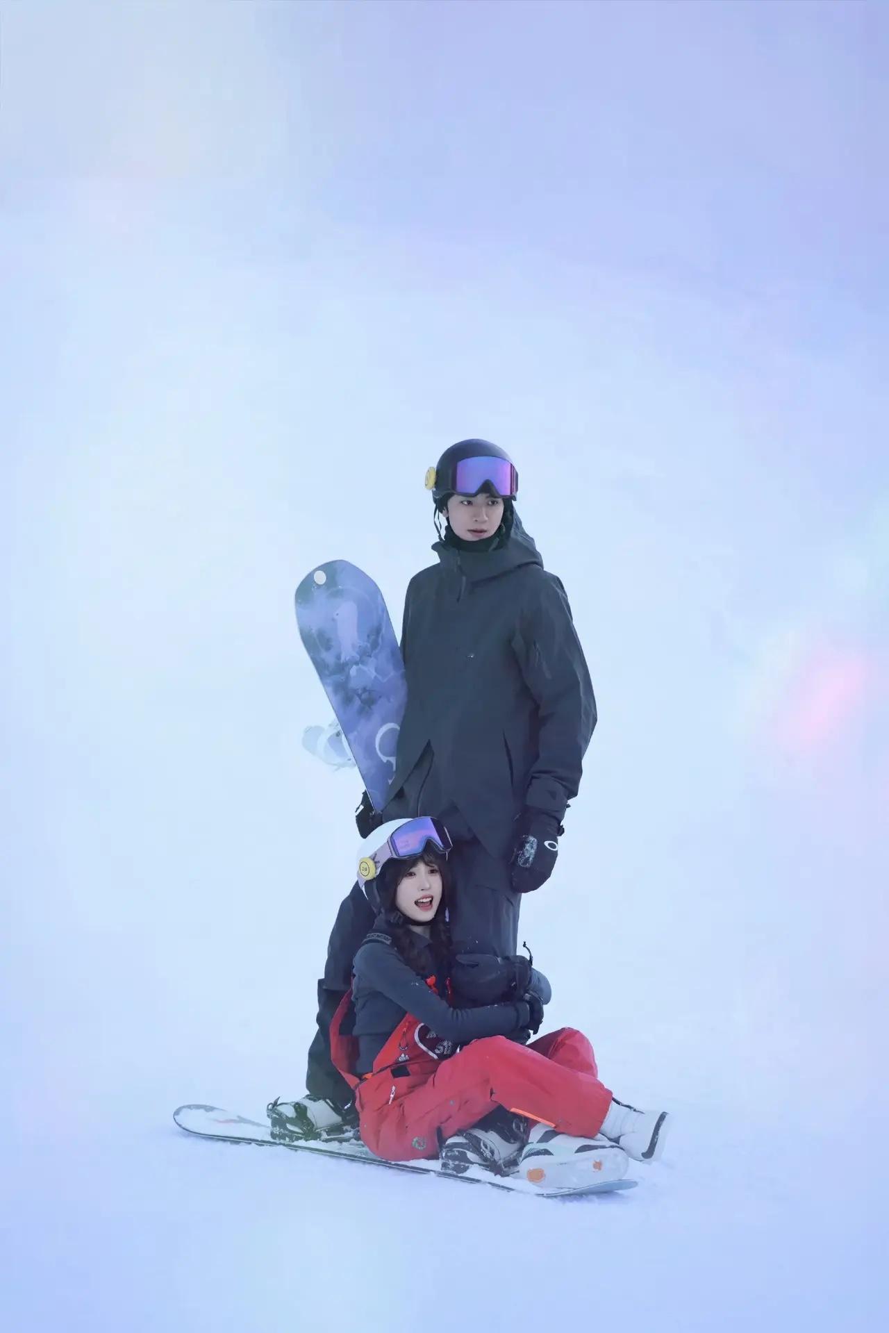 原来照片是林一拍的虞书欣的雪景照片被林一这么一拍，氛围感简直绝了！“他拍的”就是