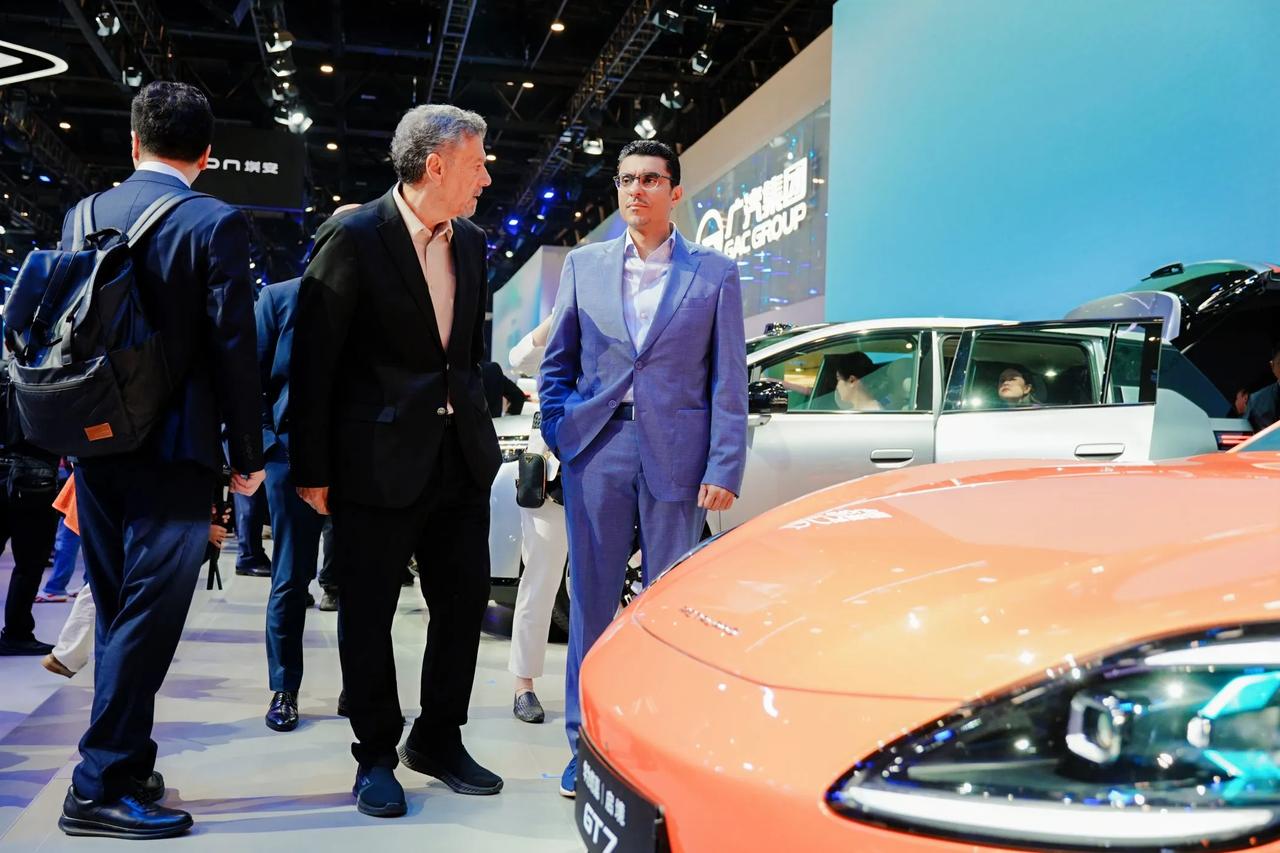 在竞争愈发激烈的汽车行业，广汽展现出了与众不同的品牌战略。与其追逐流行的口号，广