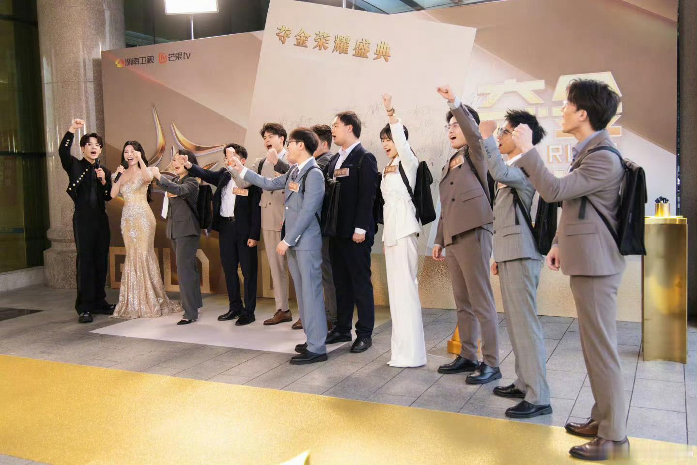 李莎旻子郑方一打call一套一套的夺金2026收官夺金2026 谁能拒绝这般暖心