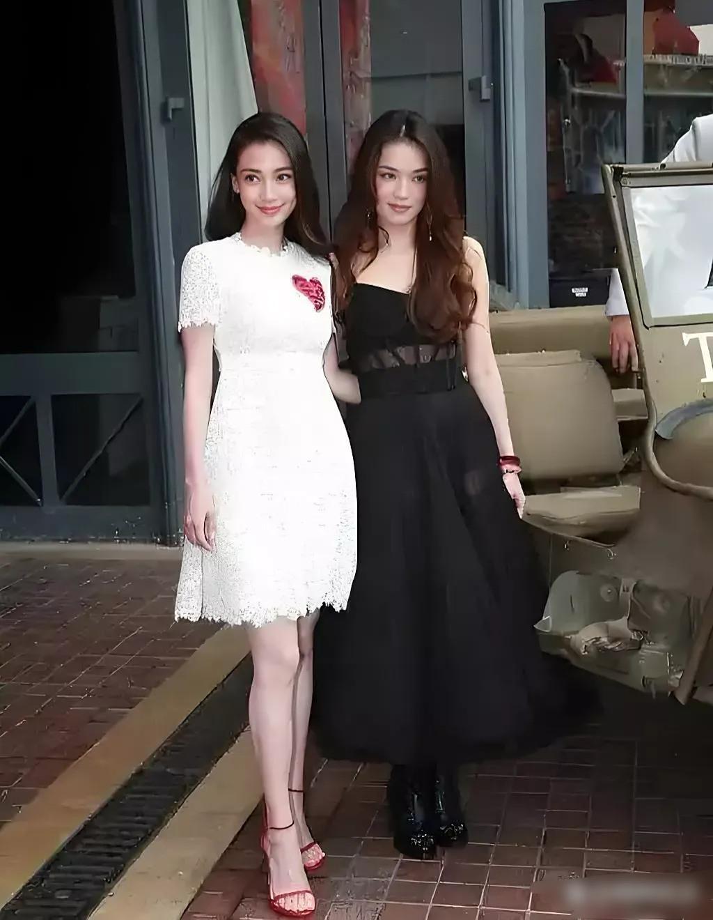 想不到舒淇这样的绝色大美人在杨颖面前也会变得暗淡失色，驼背低头那一下明显看出了她