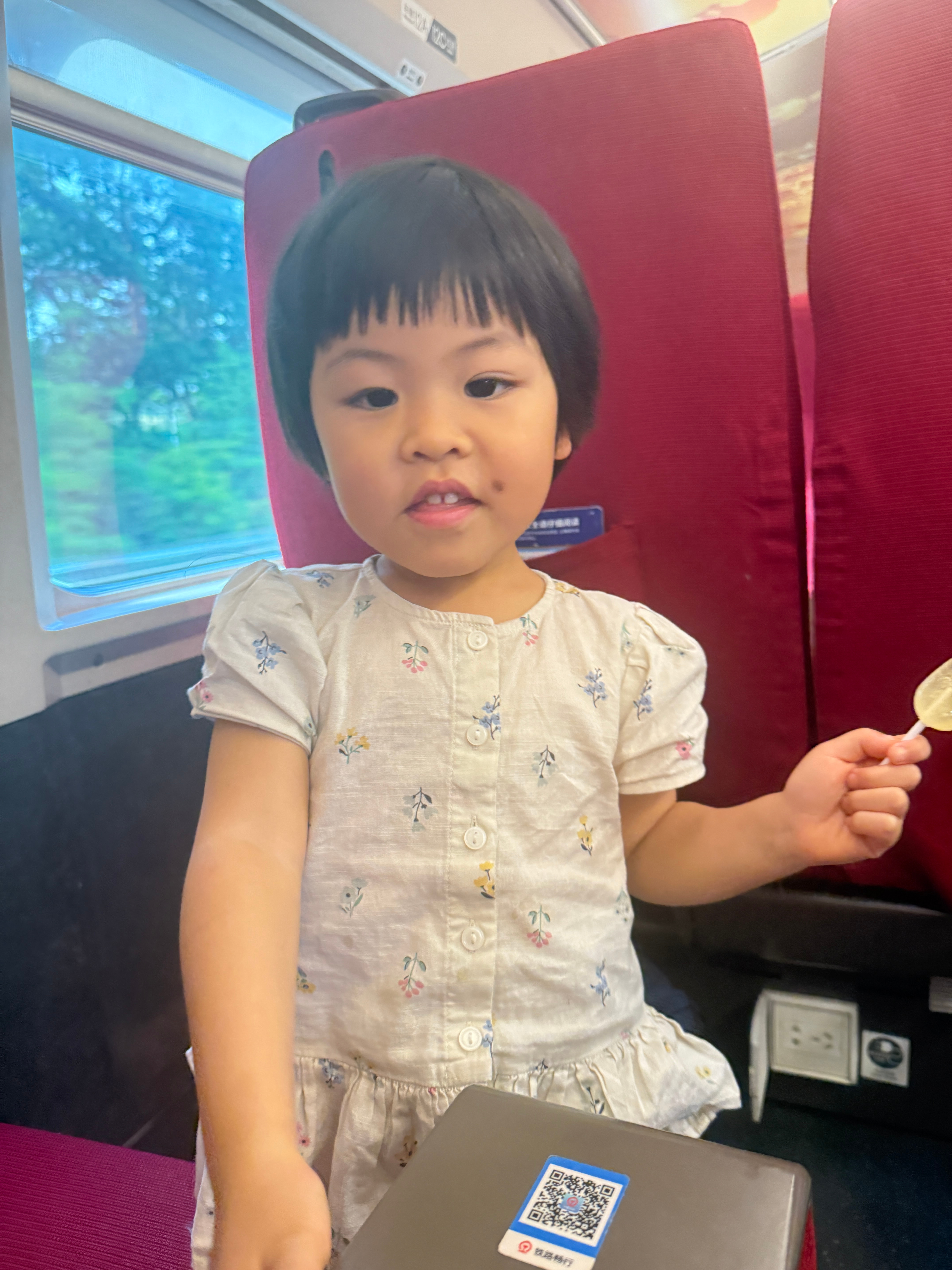 棒棒台也太耐嚼了吧这一坨从4点吃到五点，几乎只受了皮外伤！好像我的眼影盘 