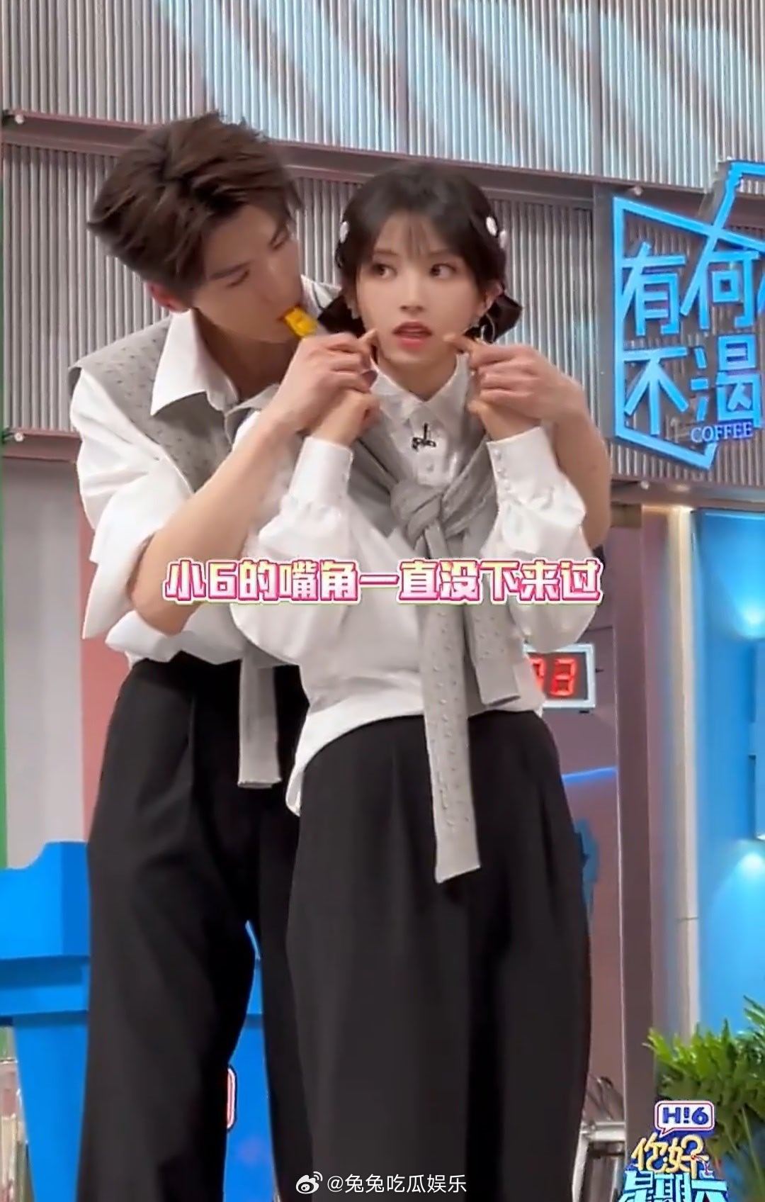 张凌赫手戳田曦薇梨涡  隔着屏幕就感觉好甜啊 