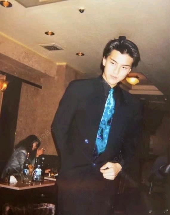 日本过去的顶级牛郎，与现在的呃呃形成鲜明对比，是不是审美积丑了… 
