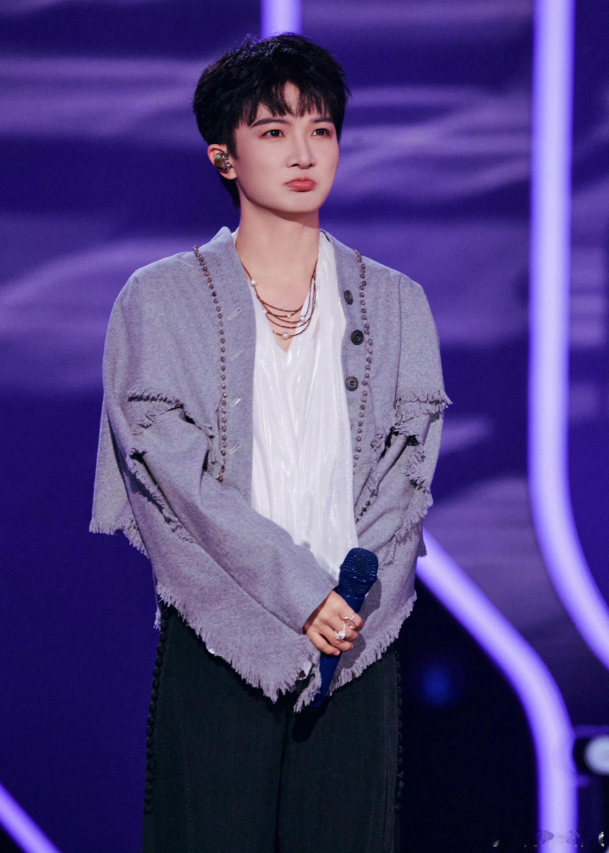 1️⃣腾讯音乐由你榜❤️周深家里家外2主题曲 时间啊 一定会帮你见证，向左或向右