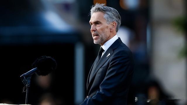 还以为荷兰会知难而退，妥协、服软，结果还是挺强硬的，法院的一纸裁决又让闻泰的预期