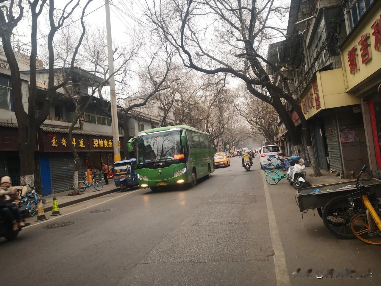 春节前，最大的观感是大城市由繁华到冷清。尤其，离除夕越近，这种现象越明显。据说，