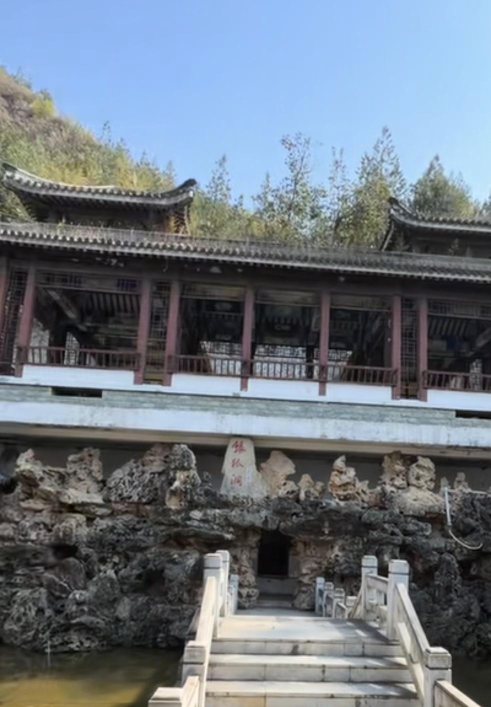 上周误打误撞跑了趟房山的银狐洞，本来以为就是普通溶洞逛半小时就完事，结果足足耗了