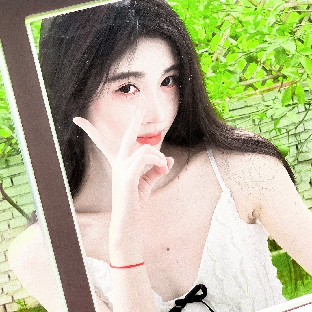 鞠婧祎千香jjy鞠婧祎姜黎非月亮是我抛的银币，两面都是梦见你.​​​