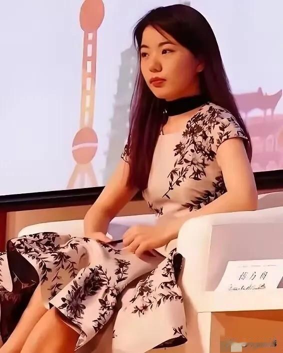 蒋方舟这个人，履历背后存在不少争议点。初三升高一时，她通过华师一附中的“专县生”