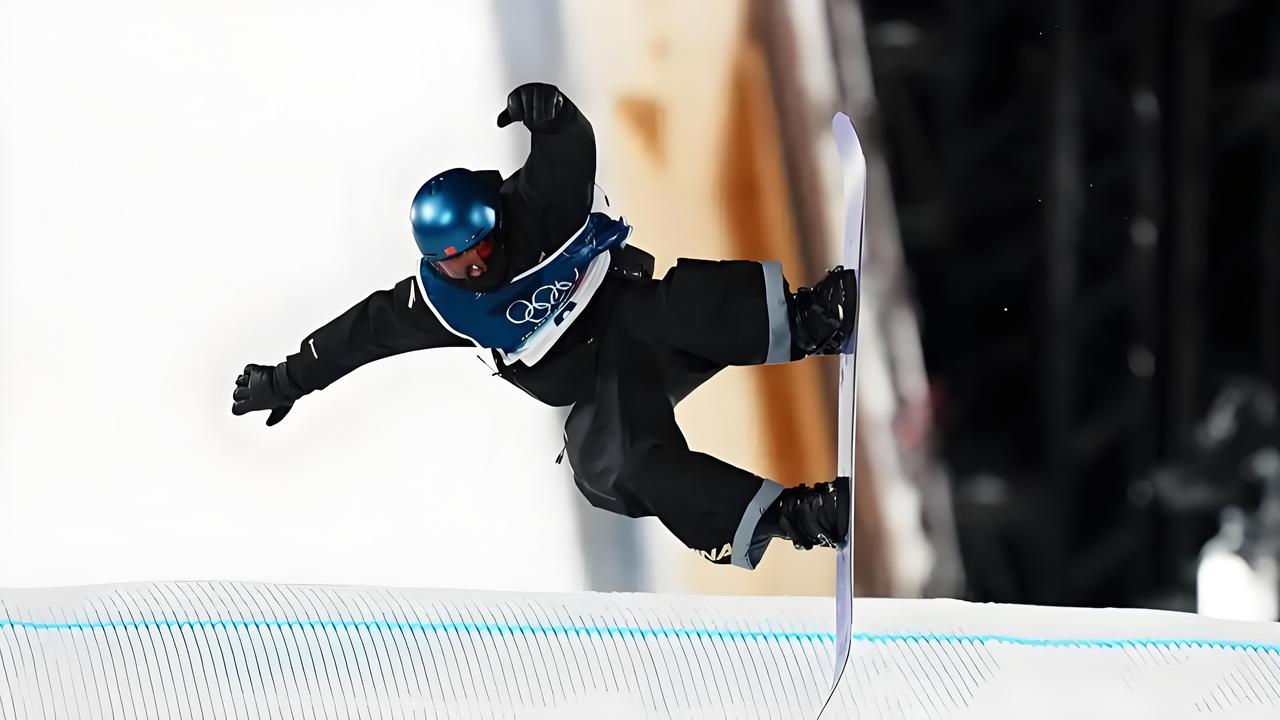 看冬奥直播没？
苏翊鸣带伤拼下铜牌，摔那一下心都揪起来了！赛后他红着眼眶说“对不