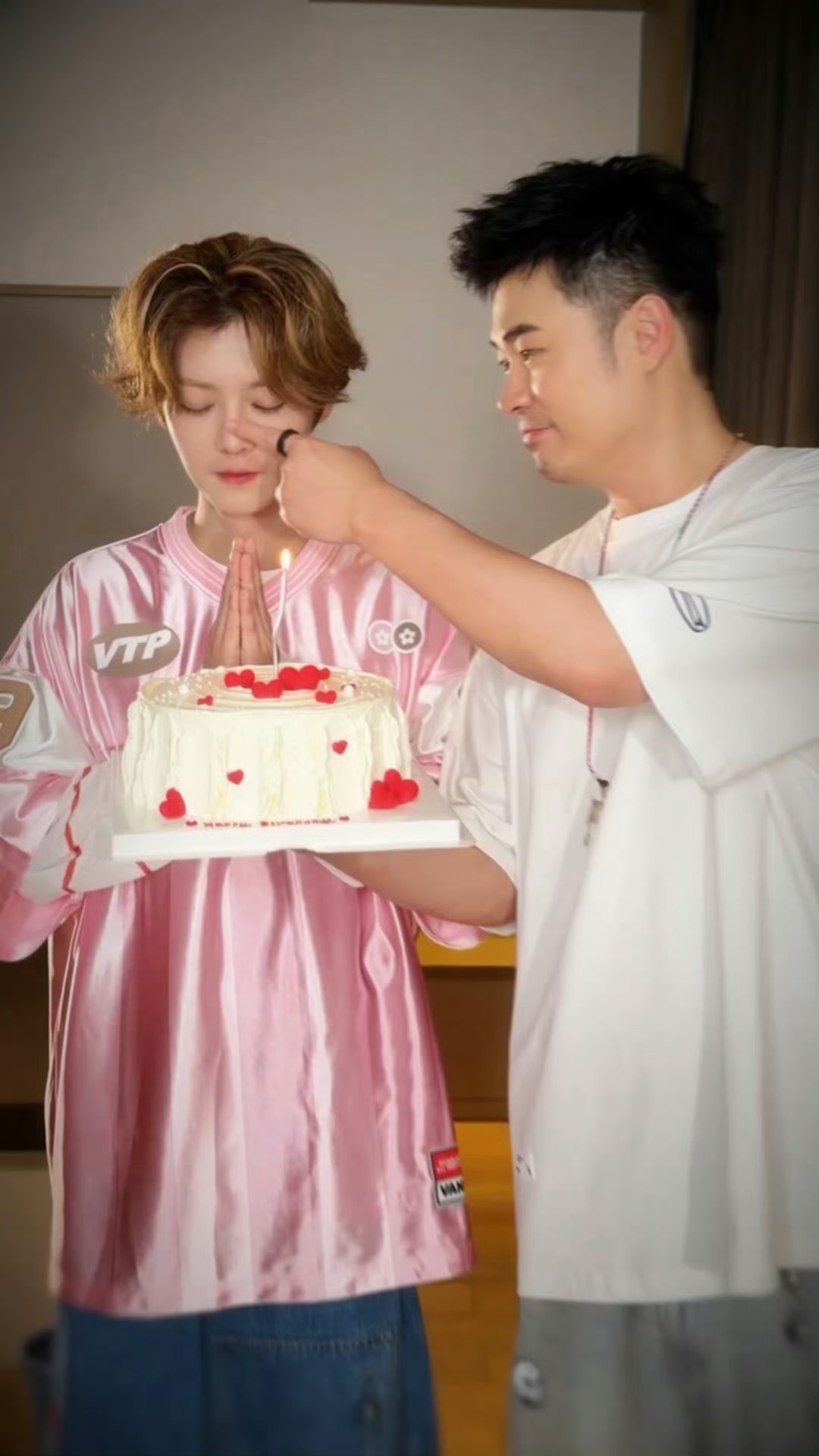 五哈给鹿晗庆生邓超陈赫祝鹿晗生日快乐 五哈给鹿晗庆生，邓超、陈赫、王勉发文给鹿晗