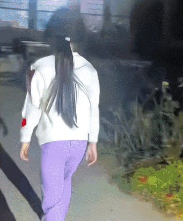 妈妈视频记录梦游症女儿