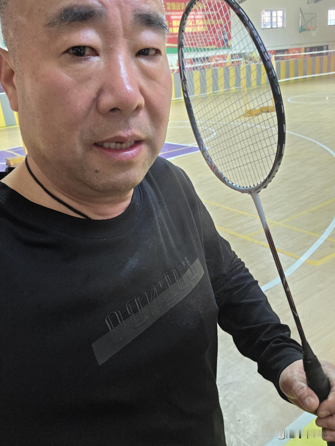 今天是礼拜六，虽然不用上班，但还是要早起，因为今天约好早去球馆打球，我们一伙人打