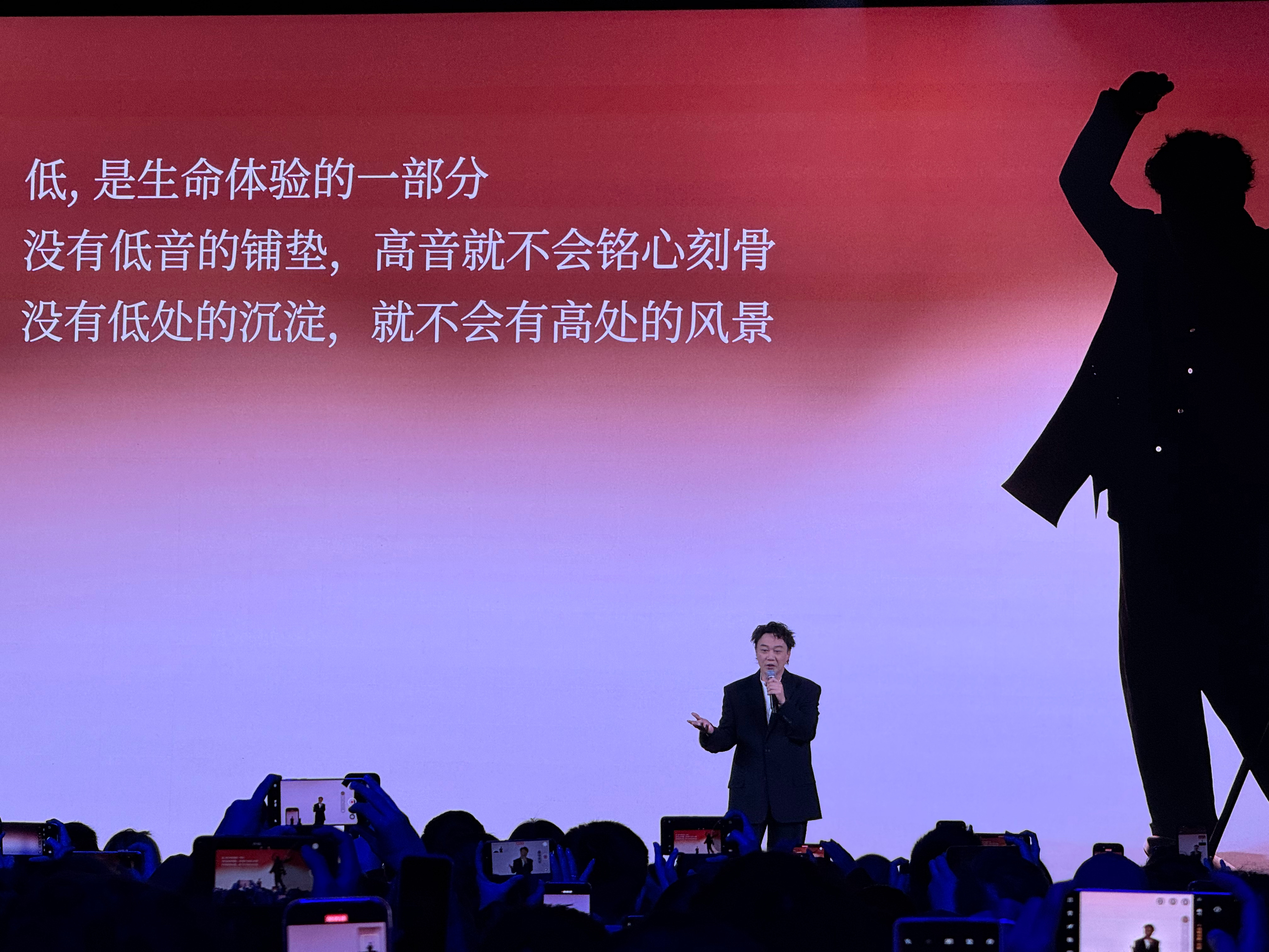 陈奕迅空降红米K90发布会陈奕迅来了，REDMI牛逼！！E神介绍的好走心，讲了好